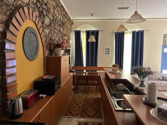 The -300 -A Centrally Located Heritage Home 스파르티 외부 사진
